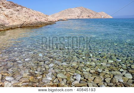 Krásnou čistou mořskou vodou na Lukovo bay, Chorvatsko