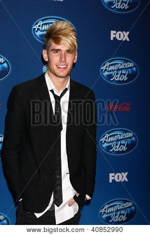 LOS ANGELES - JAN 9: Colton Dixon navštěvuje 'American Idol' Premiere událost Royce Hall, UCLA na