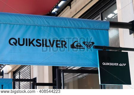 Bordeaux , Aquitaine France - 02 13 2021 : Quiksilver Text Sign And Brand Logo Front Of City Fashion