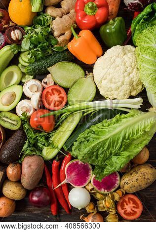 Topview Raw Vegetables, Carrot And Tometos And Carot And Ginger