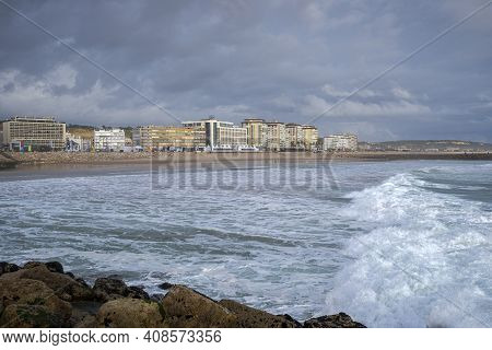 Costa Da Caparica, Portugal - April 17, 2019: Views Of The Beach Of Costa Da Caparica, A Famous Plac