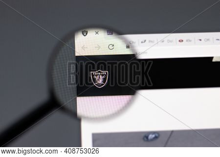 New York, Usa - 15 February 2021: Las Vegas Raiders Website In Browser With Company Logo, Illustrati