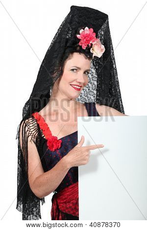 Mulher com mantilla preto