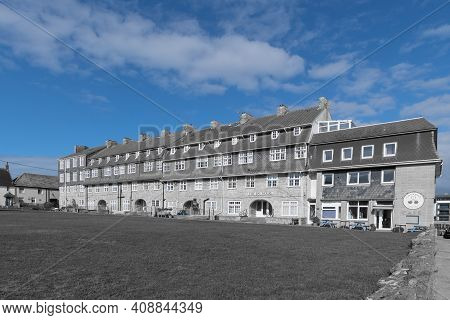 Pier Terrace At West Bay