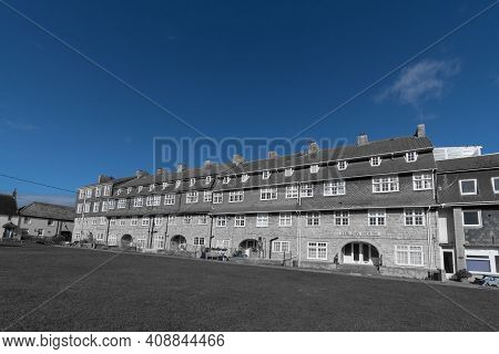 Pier Terrace At West Bay