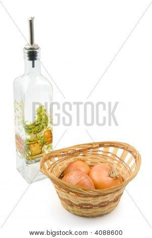 Корзина и бутылка