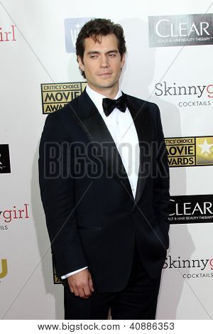 LOS ANGELES - 10 มกราคม: Henry Cavill มาที่วิจารณ์ปี 18 เลือกภาพยนตร์รางวัลที่ Barke