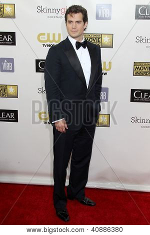 LOS ANGELES - 10 มกราคม: Henry Cavill มาที่วิจารณ์ปี 18 เลือกภาพยนตร์รางวัลที่ Barke