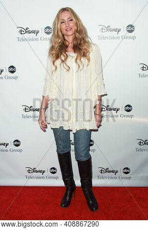 LOS ANGELES - AUG 08: Drea De Matteo arrives to the 2009 Disney-ABC Televison Group Summer Press Tour on August 08, 2009 in Pasadena, CA