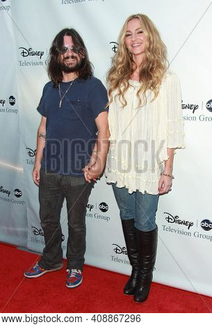 LOS ANGELES - AUG 08: Drea De Matteo and Shooter Jennings arrives to the 2009 Disney-ABC Televison Group Summer Press Tour on August 08, 2009 in Pasadena, CA