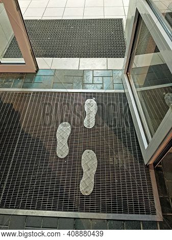 Metal Dirt-proof Grille With Protective Plates For Heels