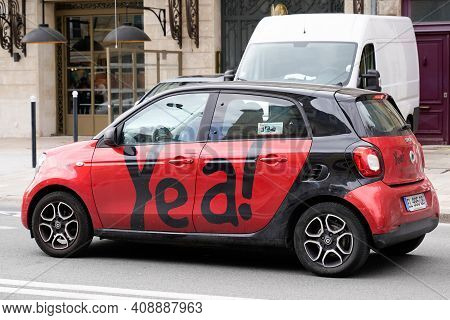 Bordeaux , Aquitaine France - 02 16 2021 : Yea! Smart Text And Logo Sign On Side Of City Rent Car Sh