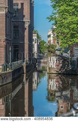 Old Channels In Downtown Of Amsterdam In Sunner