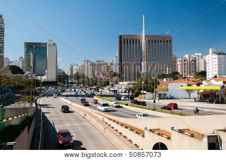 Traffic avenue city sao paulo