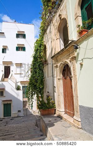 Alleyway. Rodi Garganico. Puglia. Italy.