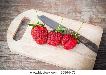 Fresh strawberries and knife
