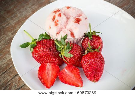 Strawberry cup cake and fresh fruit