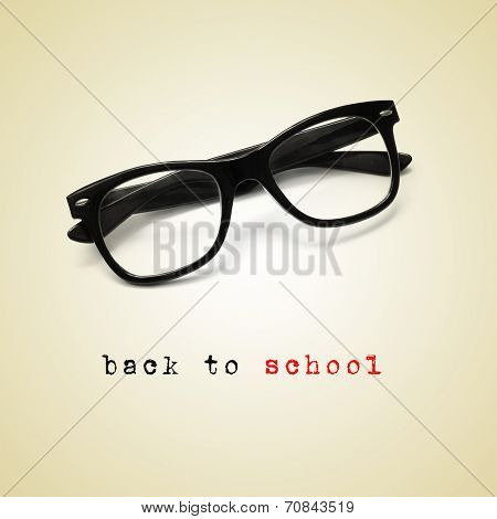 a pair of eyeglasses and the sentence back to school, with a retro effect