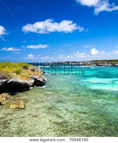 Atlantic ocean coastline . Dominican Repub