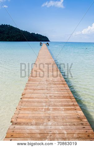 The wooden bridge and sea in holiday