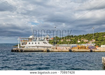 Ferry in Sumartin
