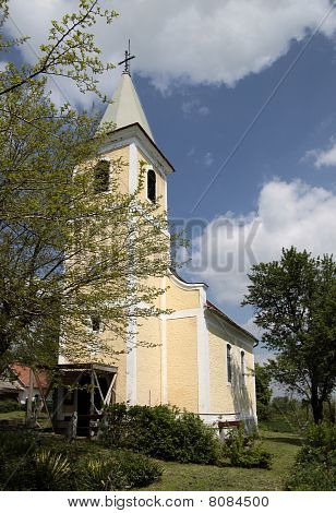 Chiesa del villaggio al lago Balaton