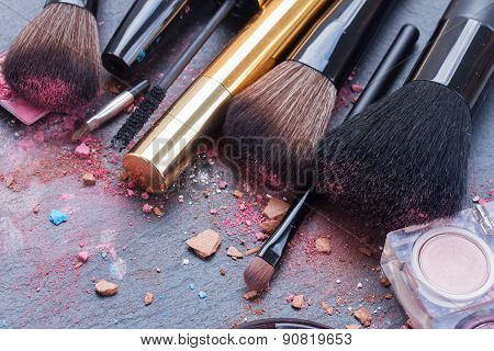 brushes on eye shadows palette