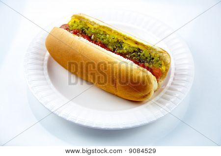 Hot doga na talerzu