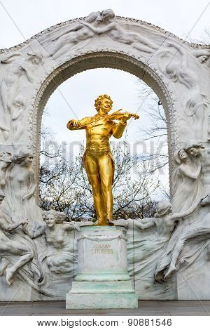 Statue of Johann Strauss,  Stadtpark in Vienna, Austria
