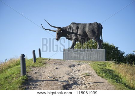 A sculpture of a bull 