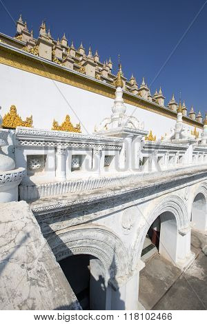 Atumashi Kyaungdawgyi Temple