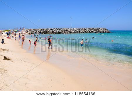 Cottesloe Beach:Turquoise Waters and Groyne