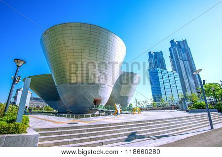 Songdo Central Park is the green space planinspired by NYC.