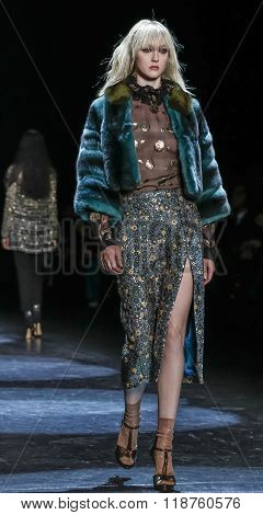 Monique Lhuillier Fw 2106