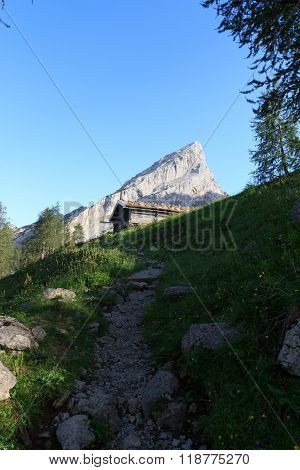 Footpath in the direction to the Watmann with mountain Watzmannfrau in the background
