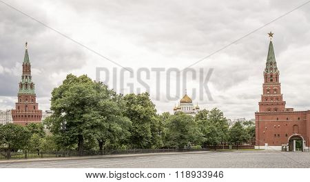 View Borovitskaya and Vodovzvodnaya towers of Moscow Kremlin