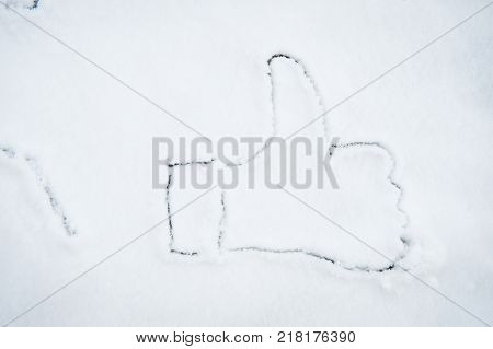 Thum up in snow
