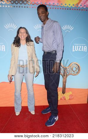 LOS ANGELES - DEC 12:  Ralph Sampson at the Cirque du Soleil Presents LA Premiere Event Of 