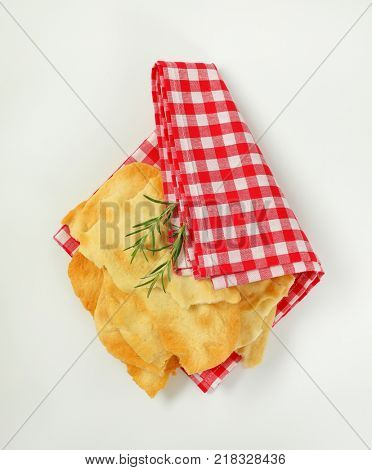 pieces of traditional Tuscan flatbread (Ghiottina Toscana) on checkered place mat