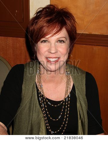 ลอสแองเจลิส - 16 jul: Vicky Lawrence ที่ฮอลลีวูดที่ Burbank แมริออทคอนเวนชั่นเซ็นเตอร์ใน