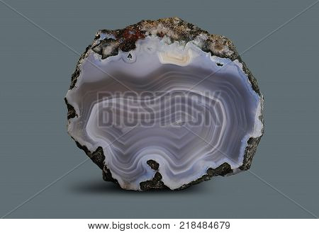 A mineral is a discrete organic integrity of a system of interacting atoms, ordered with the unlimited three-dimensional periodicity of their balanced States, which are relatively indivisible structural elements of rocks and dispersed passagieren formatio