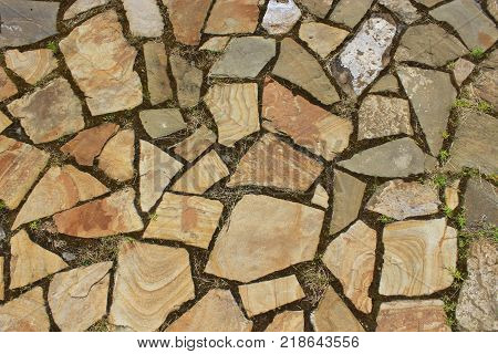 road with cobblestone pavement with gray pattern