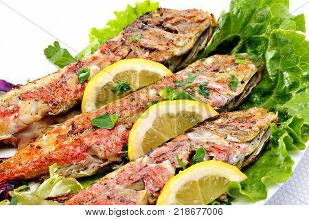 Grilled red fish with lettuce and lemon