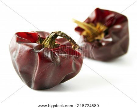 The nora is a cultivated variety of Capsicum annuum or chili pepper called ball in Alicante and Murcia Spain.