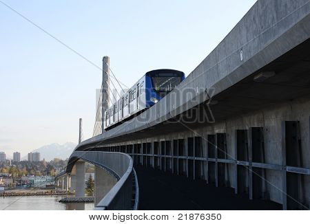 Vancouver-s-Bahn, Fraser River Crossing