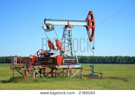 Öl-Pumpe Jack in einem Feld