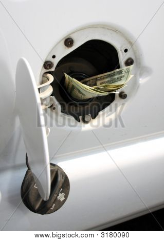 Peníze v nádrži