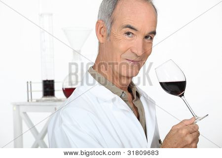 Bir şarap analiz oenologist