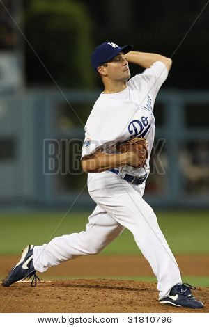 LOS ANGELES - WRZ 22: Dodgers dzban #29 Ted Lilly w kopiec podczas gry Padres vs Dodgers 