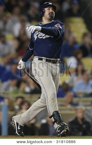 LOS ANGELES - 23 Eylül: San Diego Padres 1B #23 Adrian Gonzalez Padres Dodgers oyun sırasında 